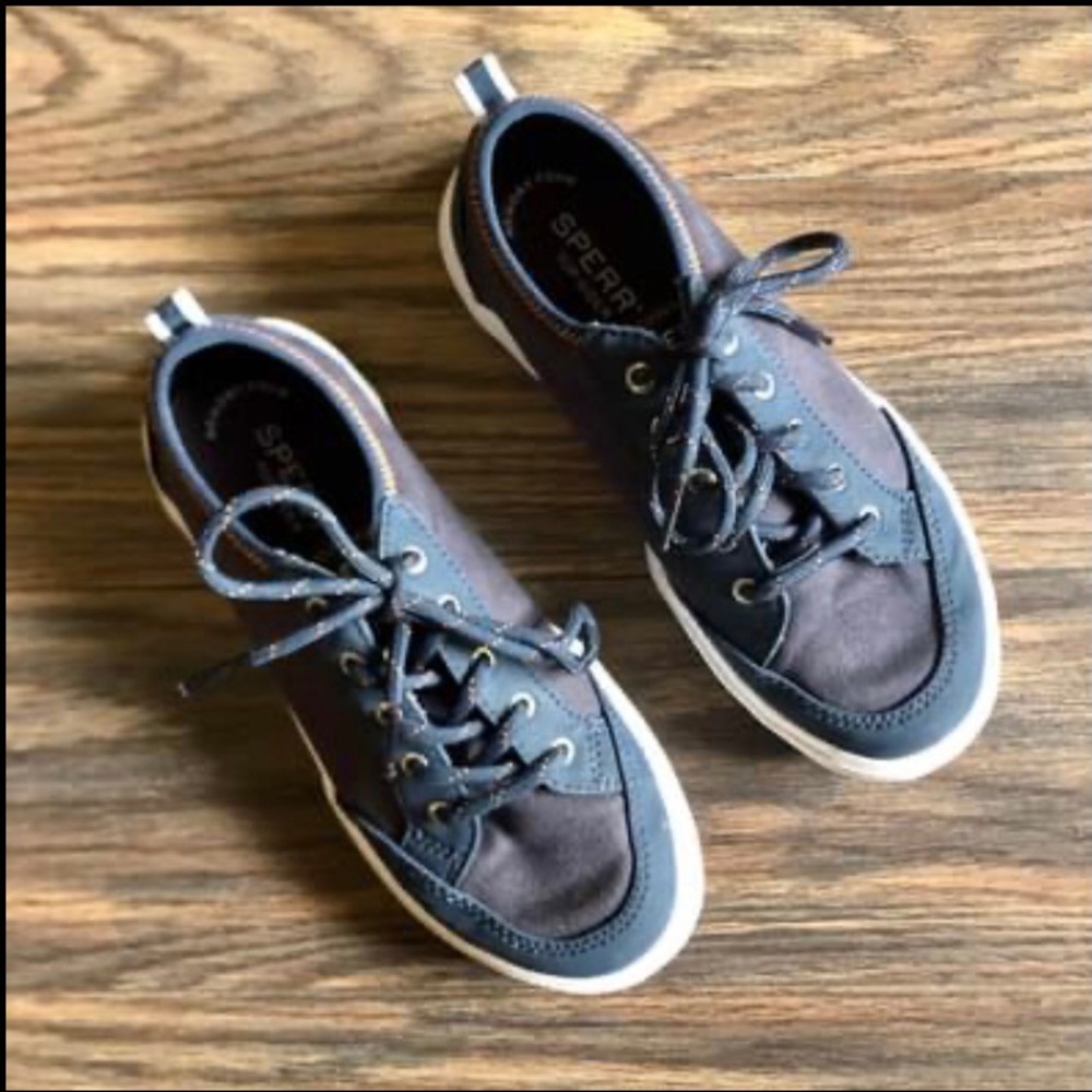 Like New! Kids’/ Boys’ Sperry Deckfin Shoes Sz 2